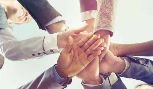 有完整的開發(fā)團(tuán)隊(duì)嗎?